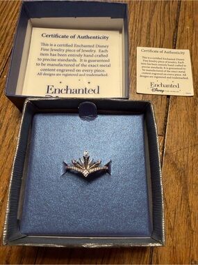 Disney Enchanted Elsa Snowflake Ring in Silver with Clear Stones